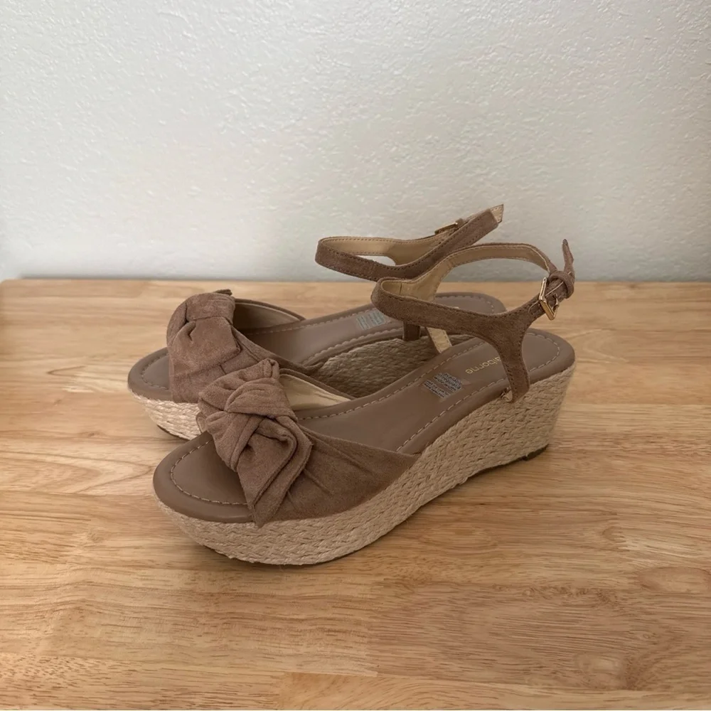 LIZ CLAIBORNE Tan Nude Peep Toe Platform Wedge SANDALS With Bow Size 7M